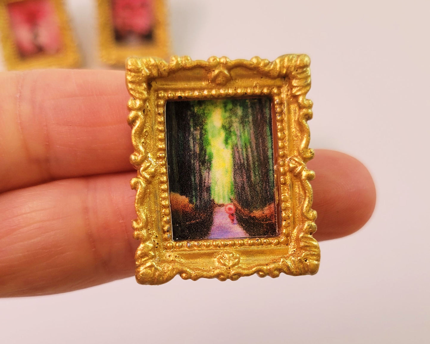 Mini Art Pin "Seneries"